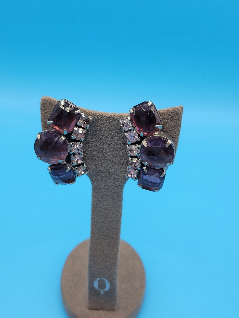 Vintage Unbranded Clear Purple Rhinestone Glass Prong Clip on earrings